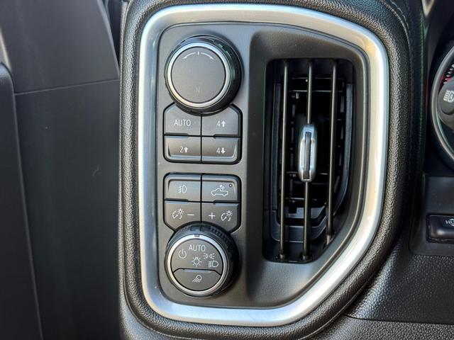 Chevrolet Silverado 1500 Vehicle Full-screen Gallery Image 23