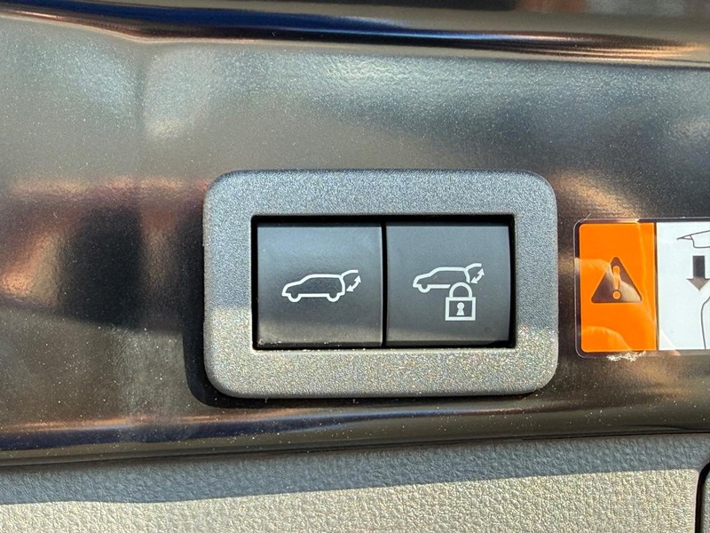 Toyota RAV4 Vehicle Image 08