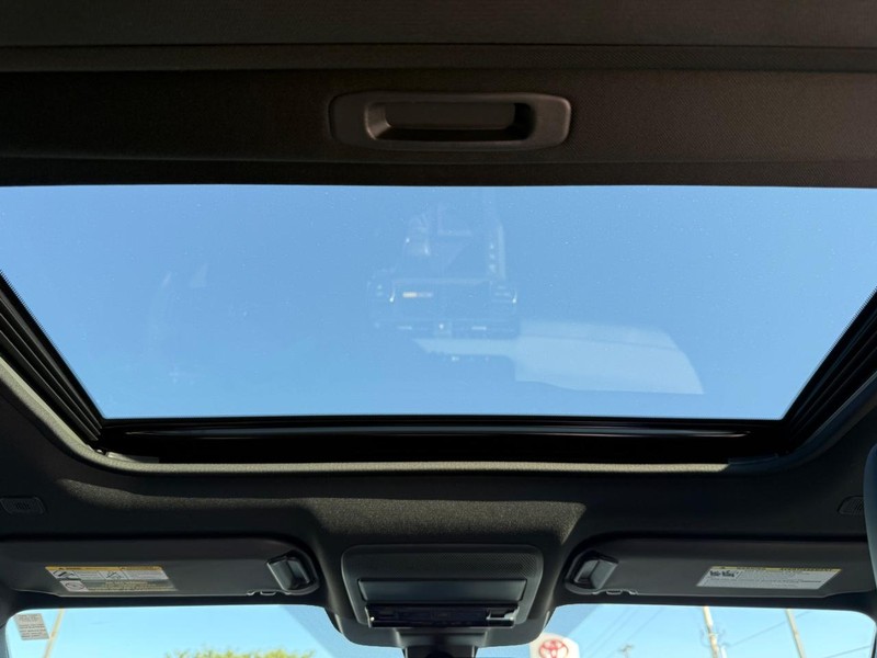 Toyota RAV4 Vehicle Image 12
