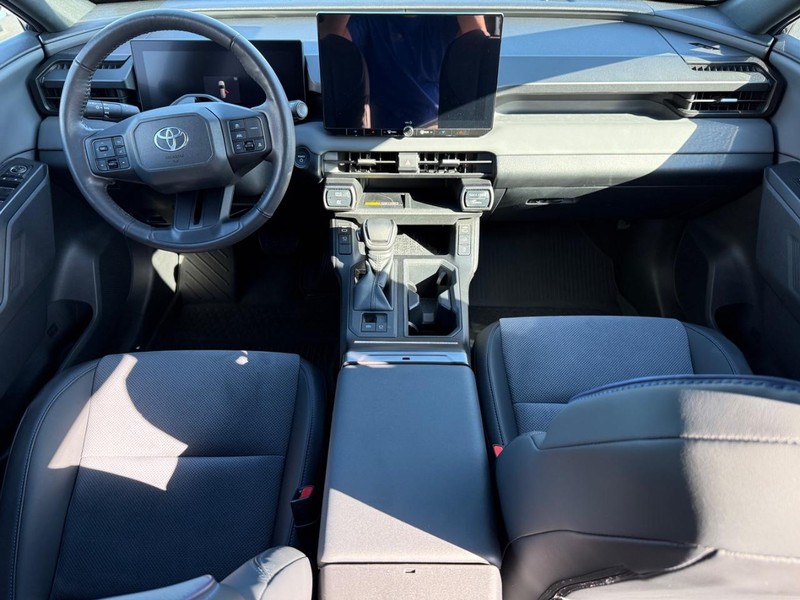 Toyota RAV4 Vehicle Image 13