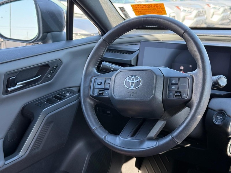 Toyota RAV4 Vehicle Image 14