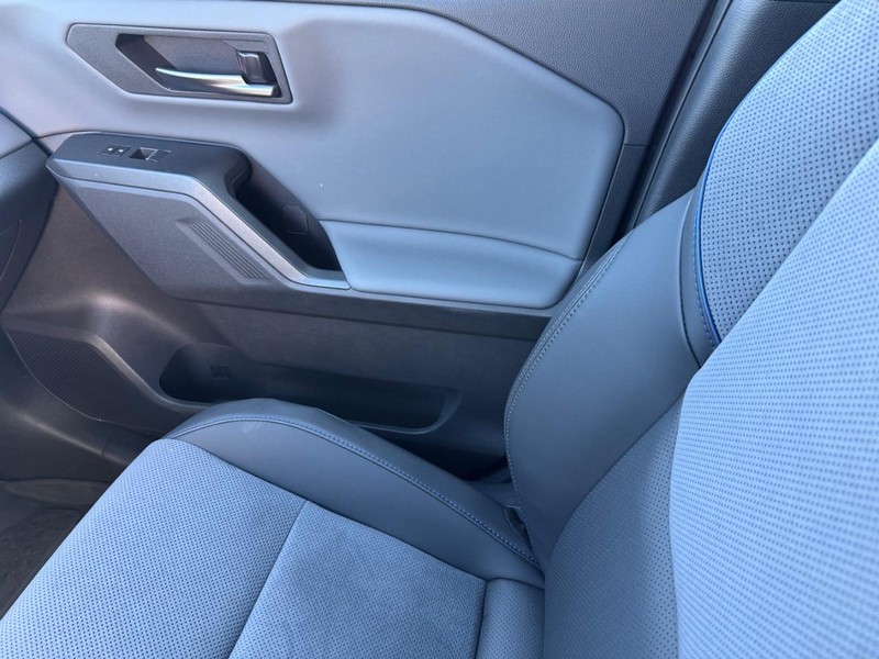 Toyota RAV4 Vehicle Image 21