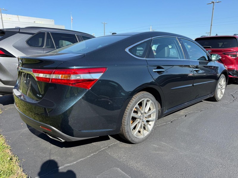 Toyota Avalon Vehicle Image 02