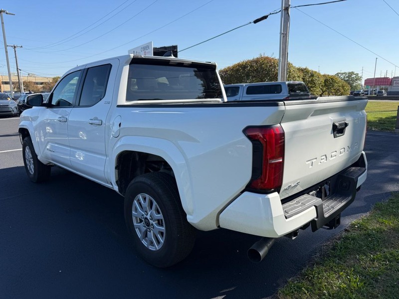 Toyota Tacoma 4WD Vehicle Image 03
