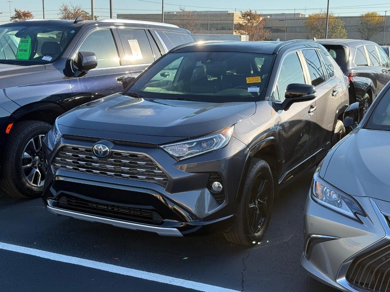 Toyota RAV4 Vehicle Image 02