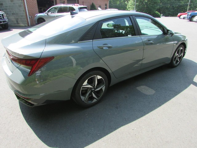 Hyundai Elantra Vehicle Full-screen Gallery Image 02