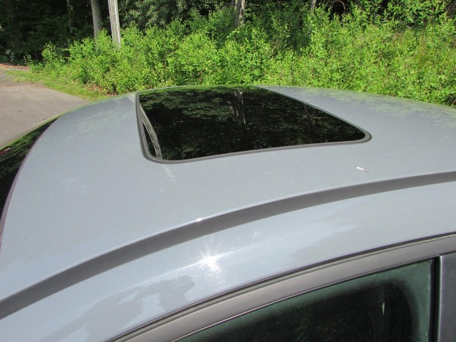 Hyundai Elantra Vehicle Full-screen Gallery Image 03