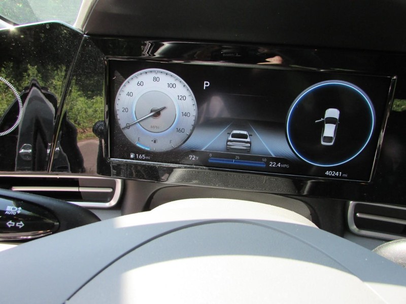 Hyundai Elantra Vehicle Full-screen Gallery Image 05