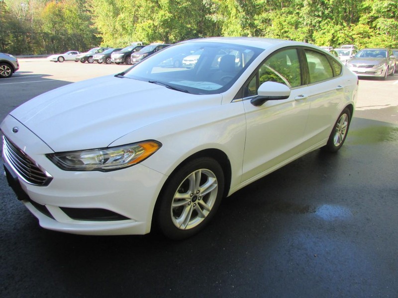 Ford Fusion Vehicle Full-screen Gallery Image 02