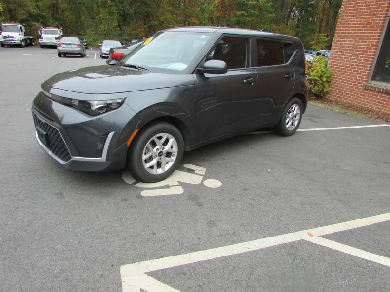 Kia Soul Vehicle Full-screen Gallery Image 02