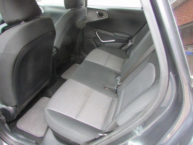 Kia Soul Vehicle Full-screen Gallery Image 04