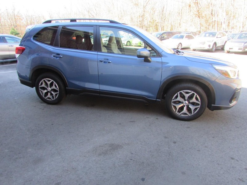 Subaru Forester Vehicle Full-screen Gallery Image 02