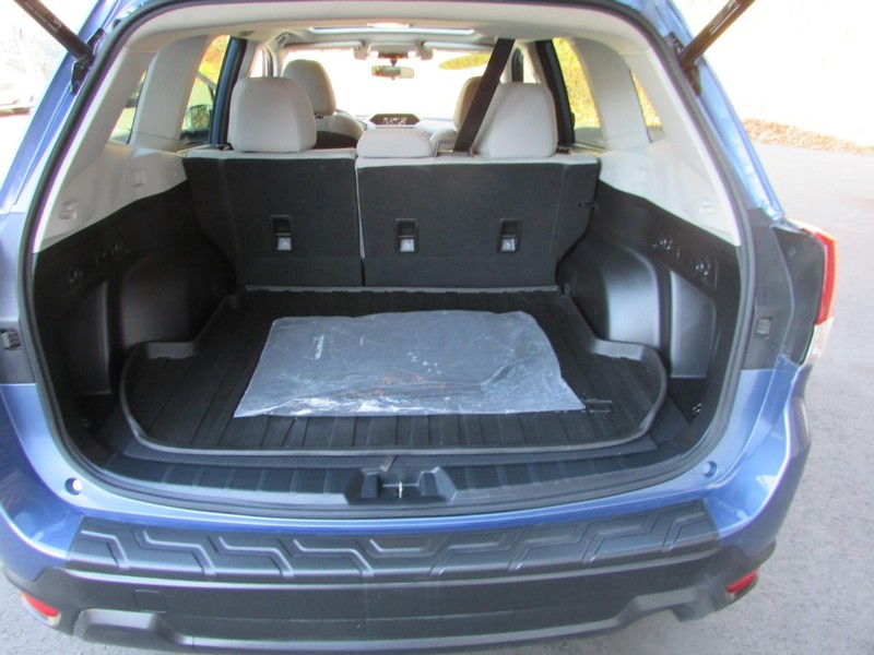 Subaru Forester Vehicle Full-screen Gallery Image 09