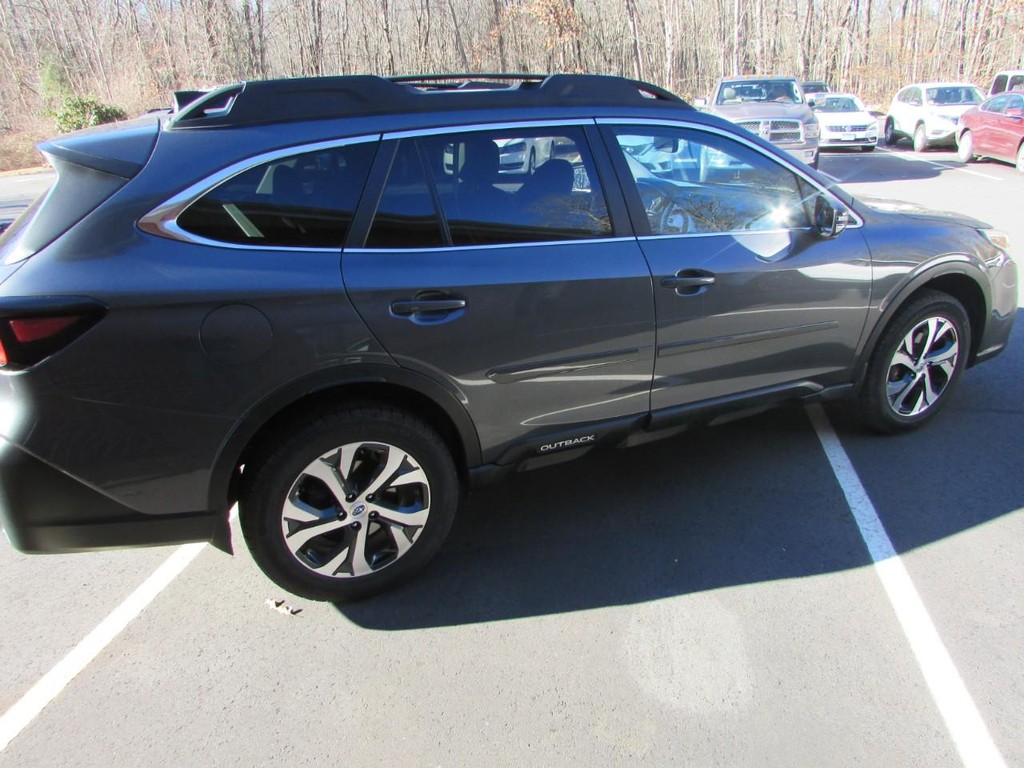 Subaru Outback Vehicle Full-screen Gallery Image 02