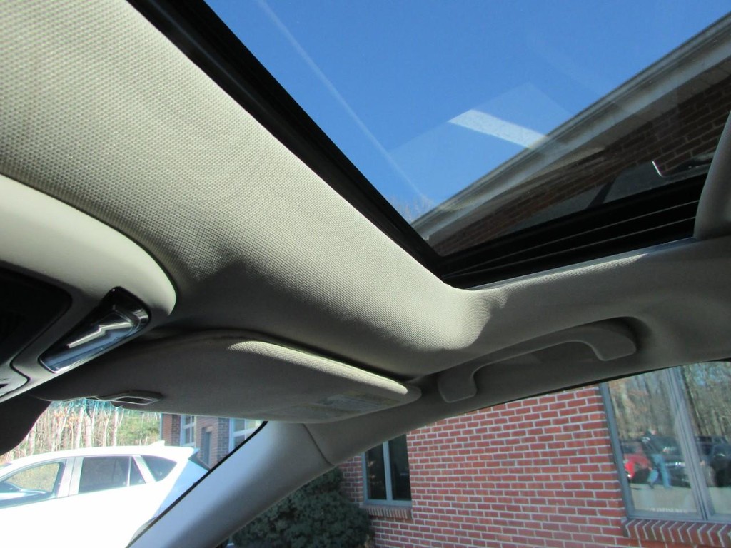 Subaru Outback Vehicle Full-screen Gallery Image 08