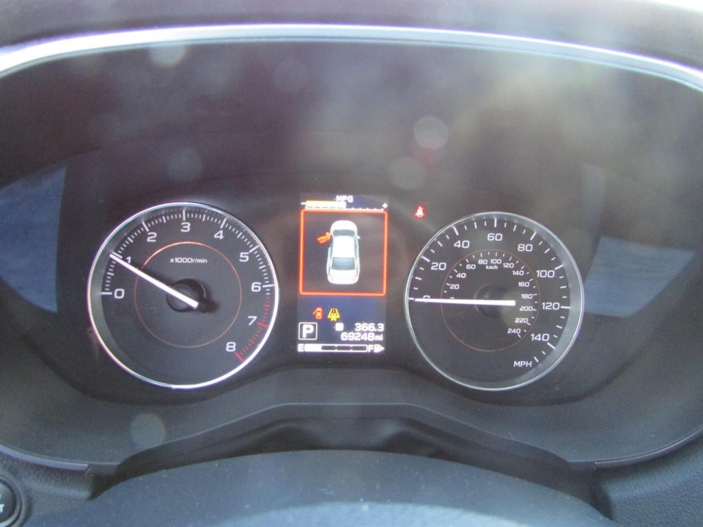 Subaru Crosstrek Vehicle Full-screen Gallery Image 04