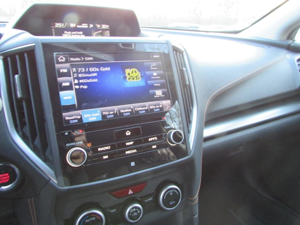 Subaru Crosstrek Vehicle Full-screen Gallery Image 05