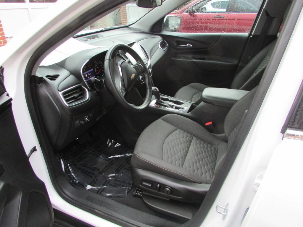 Chevrolet Equinox Vehicle Full-screen Gallery Image 03