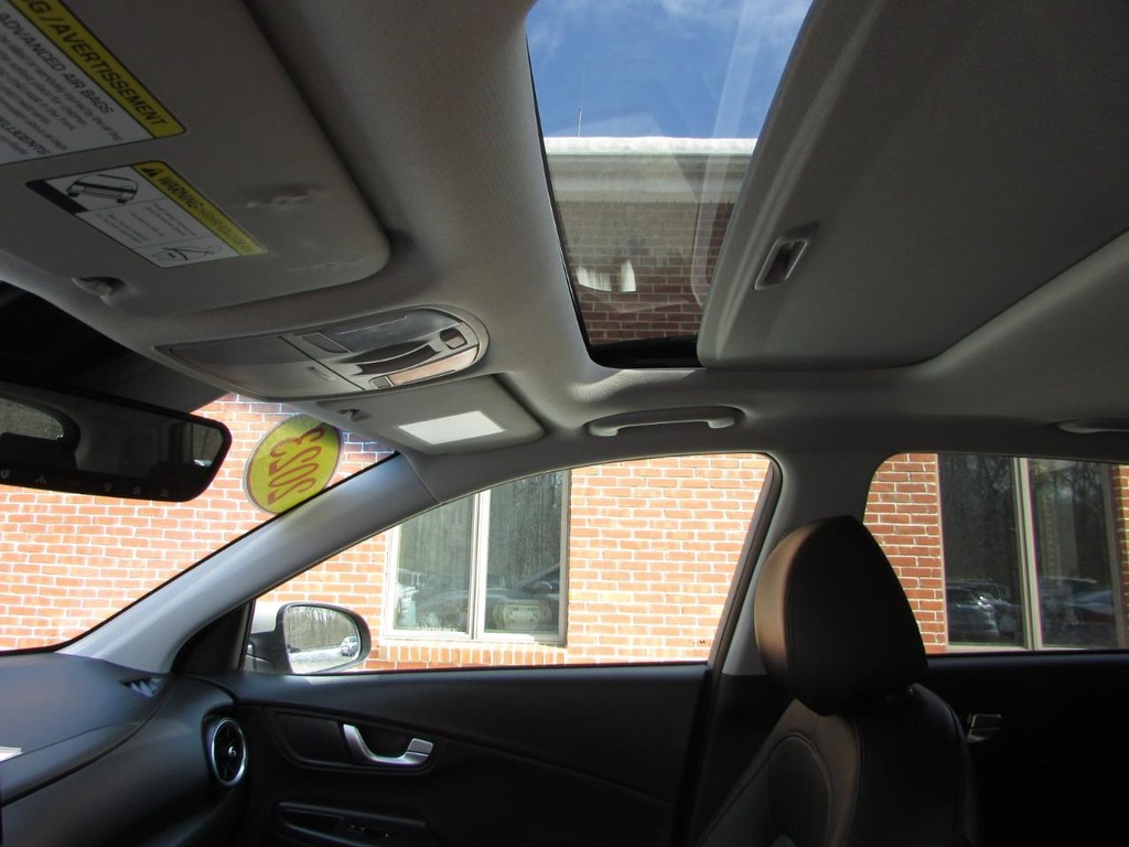 Hyundai Kona Vehicle Full-screen Gallery Image 03