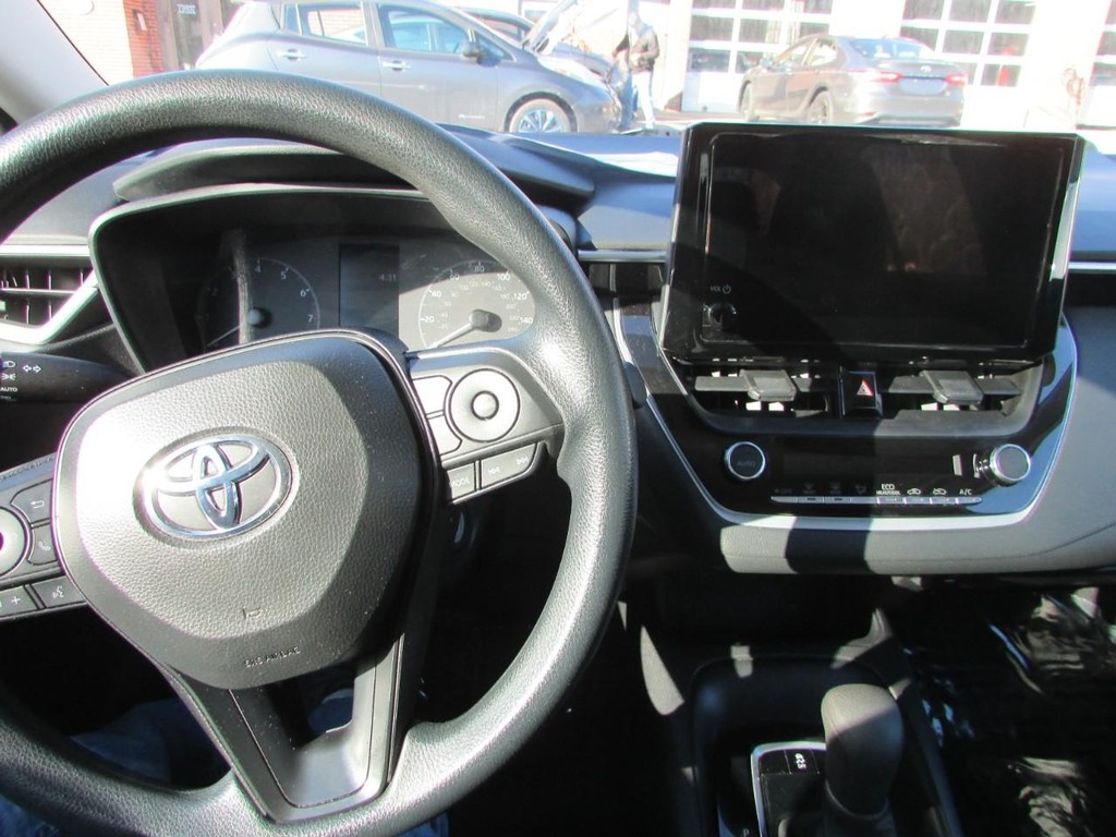 Toyota Corolla Vehicle Full-screen Gallery Image 02