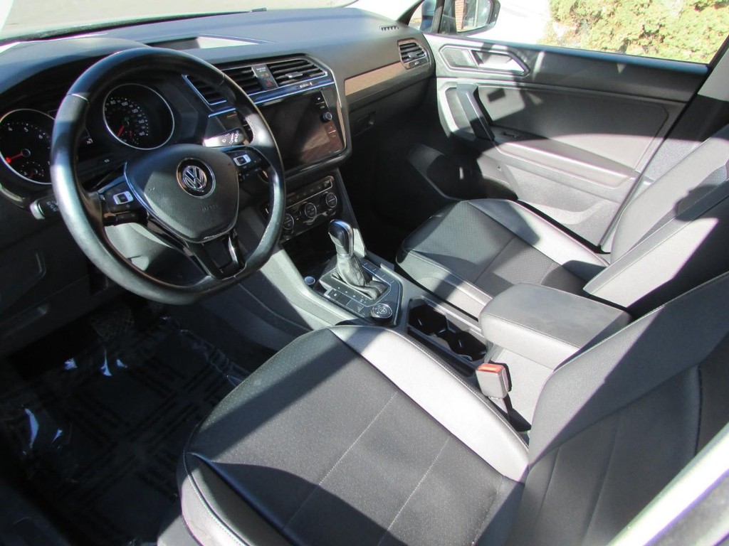 Volkswagen Tiguan Vehicle Full-screen Gallery Image 02