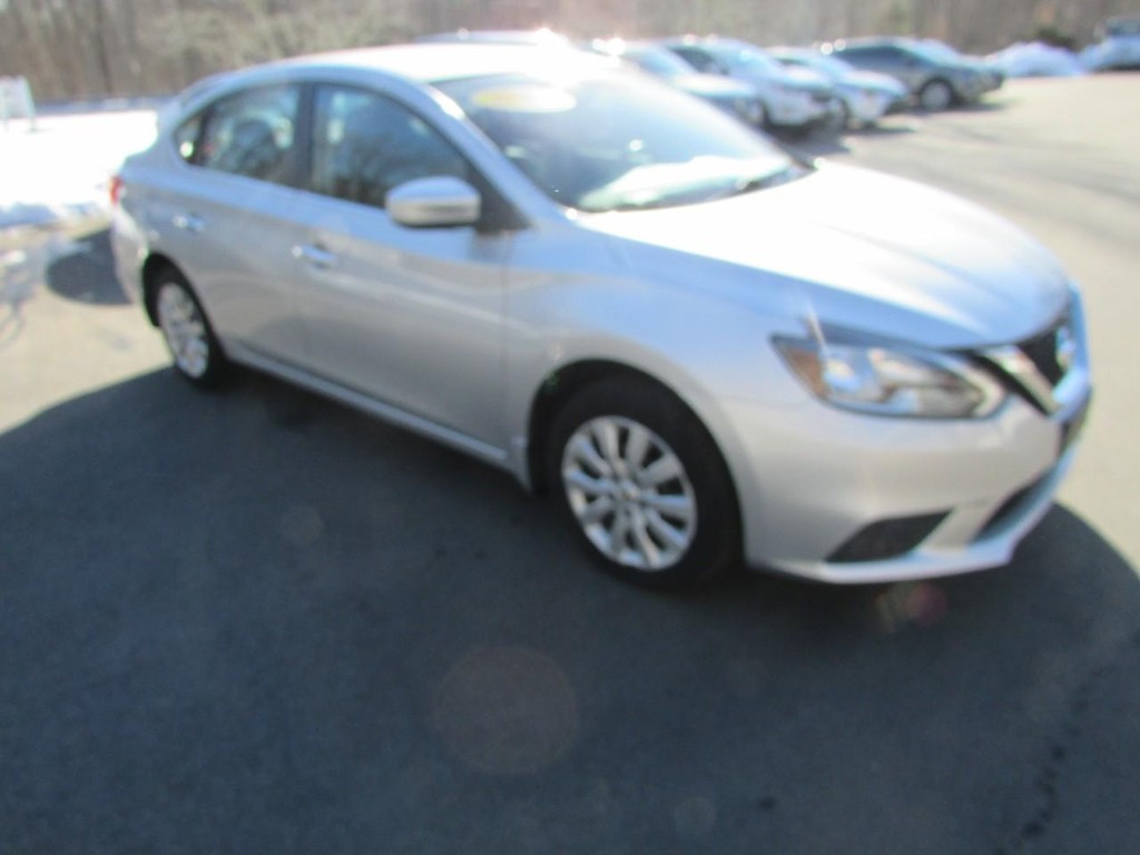 Nissan Sentra Vehicle Full-screen Gallery Image 02