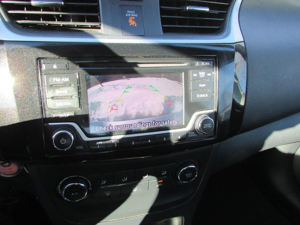 Nissan Sentra Vehicle Full-screen Gallery Image 05