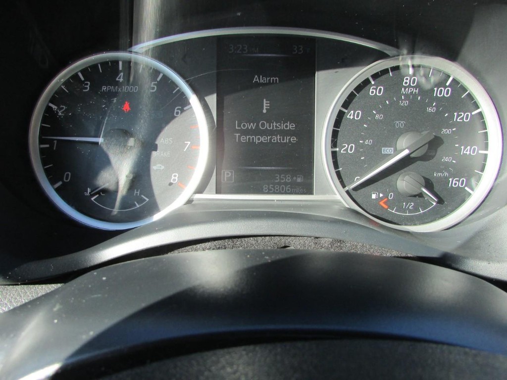 Nissan Sentra Vehicle Full-screen Gallery Image 06