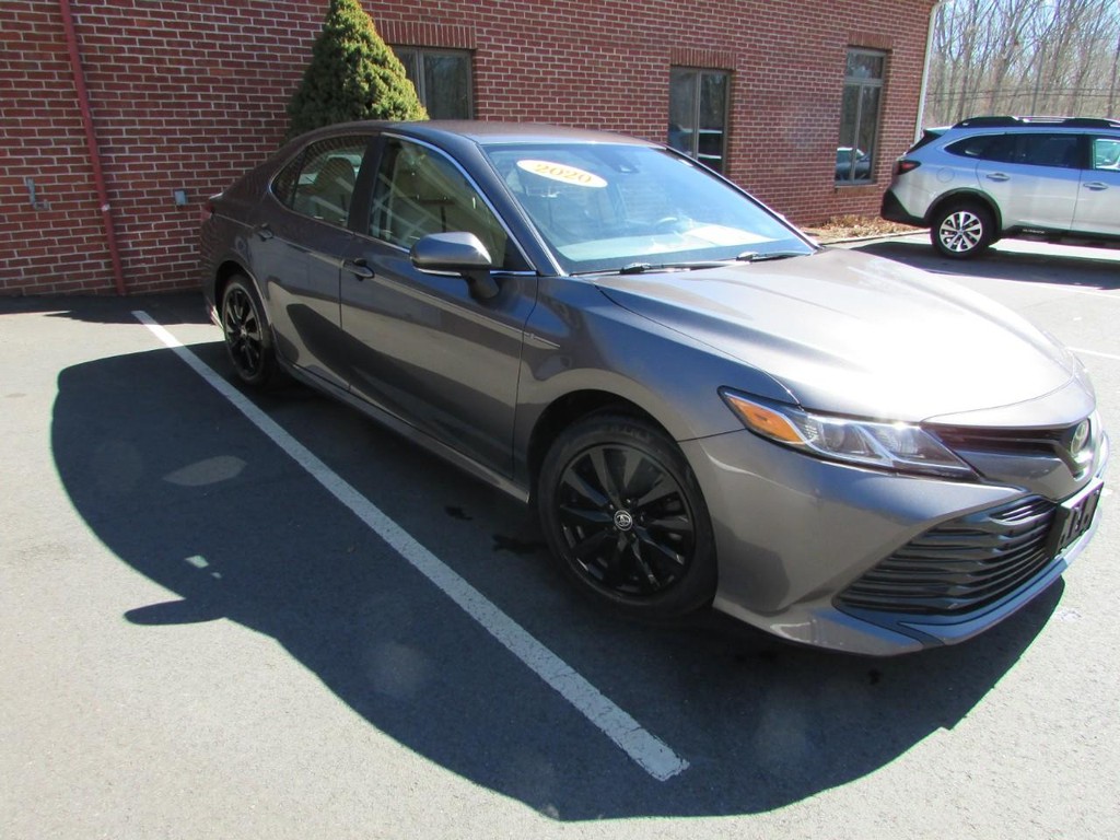 Toyota Camry Vehicle Full-screen Gallery Image 02