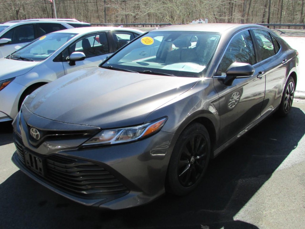 Toyota Camry Vehicle Full-screen Gallery Image 03