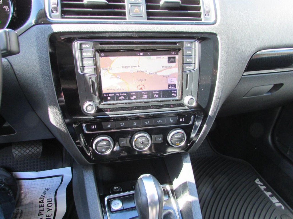 Volkswagen Jetta Vehicle Full-screen Gallery Image 05