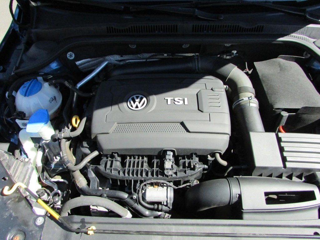 Volkswagen Jetta Vehicle Full-screen Gallery Image 07