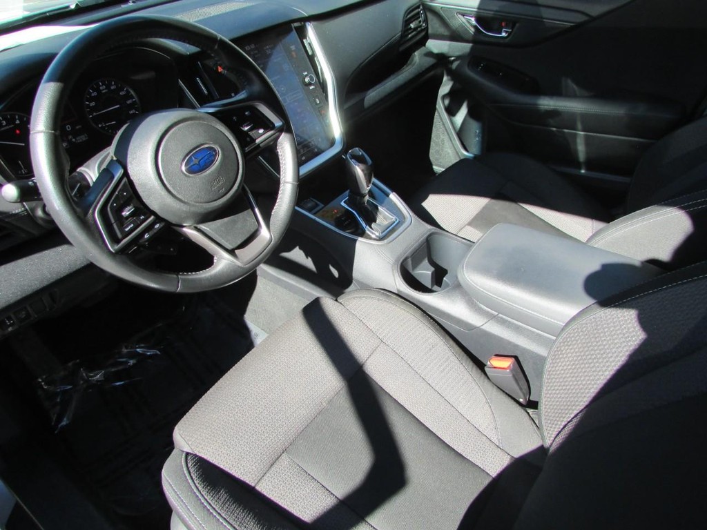 Subaru Outback Vehicle Full-screen Gallery Image 02