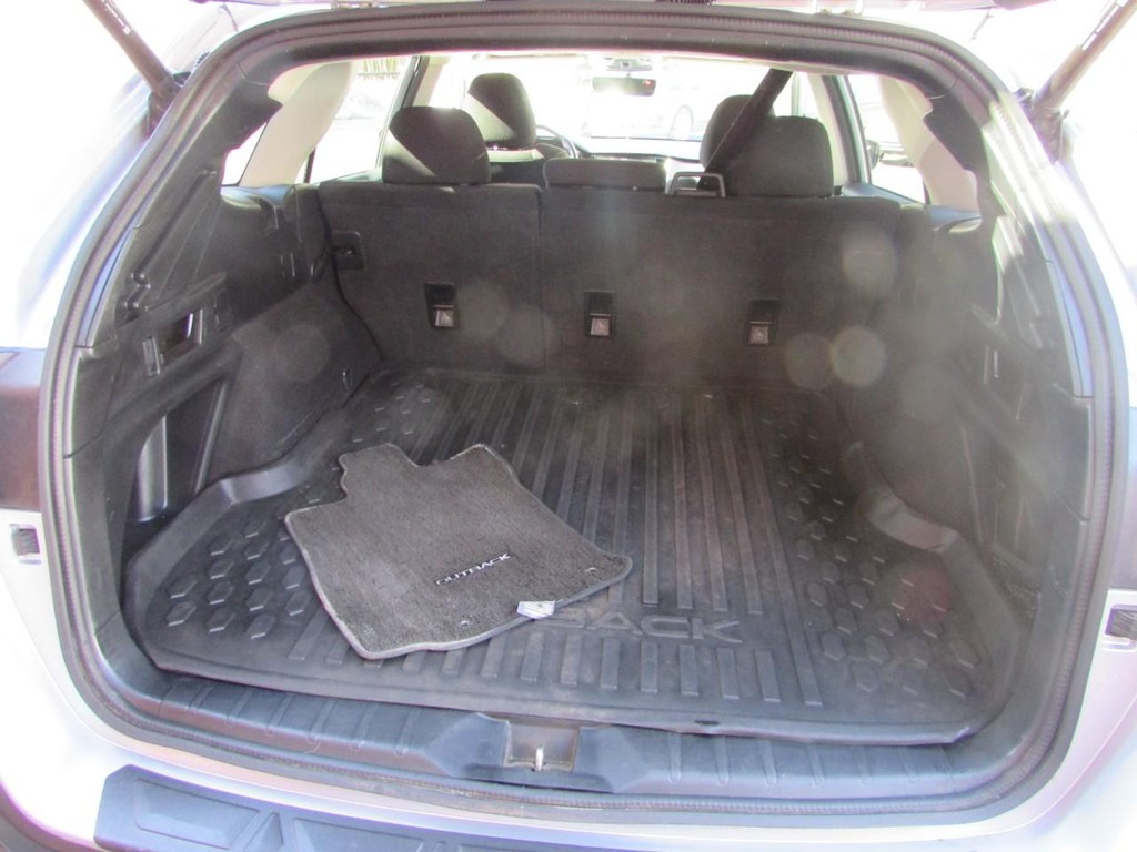 Subaru Outback Vehicle Full-screen Gallery Image 03