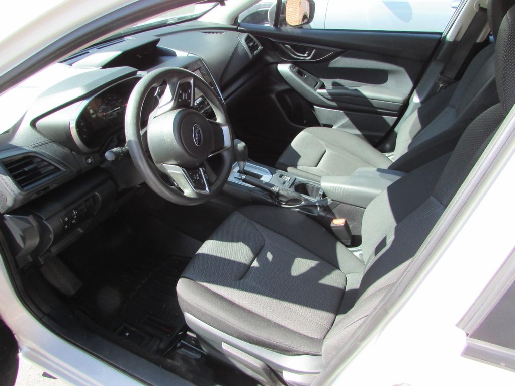 Subaru Impreza Vehicle Full-screen Gallery Image 02