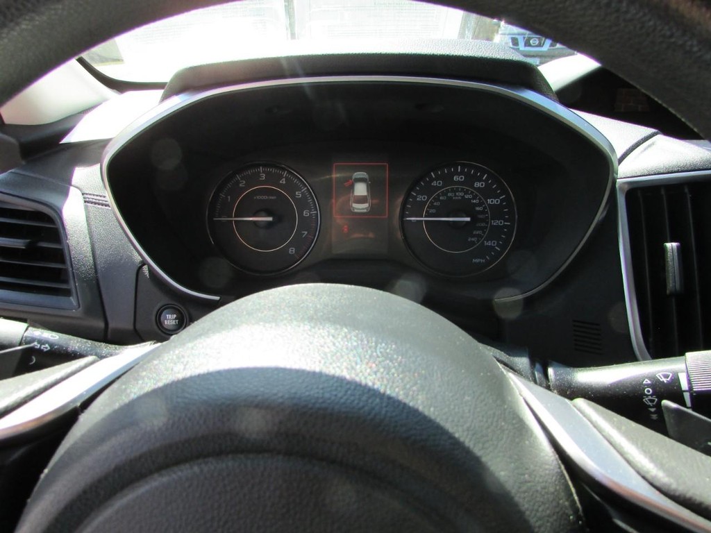 Subaru Impreza Vehicle Full-screen Gallery Image 03