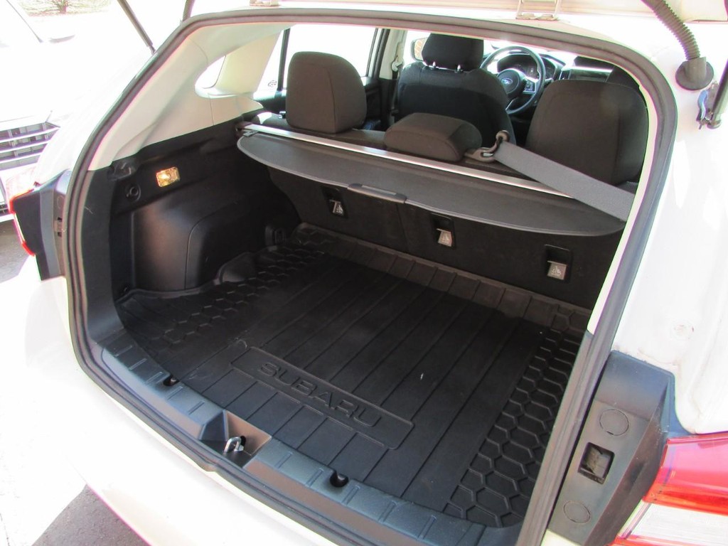 Subaru Impreza Vehicle Full-screen Gallery Image 06
