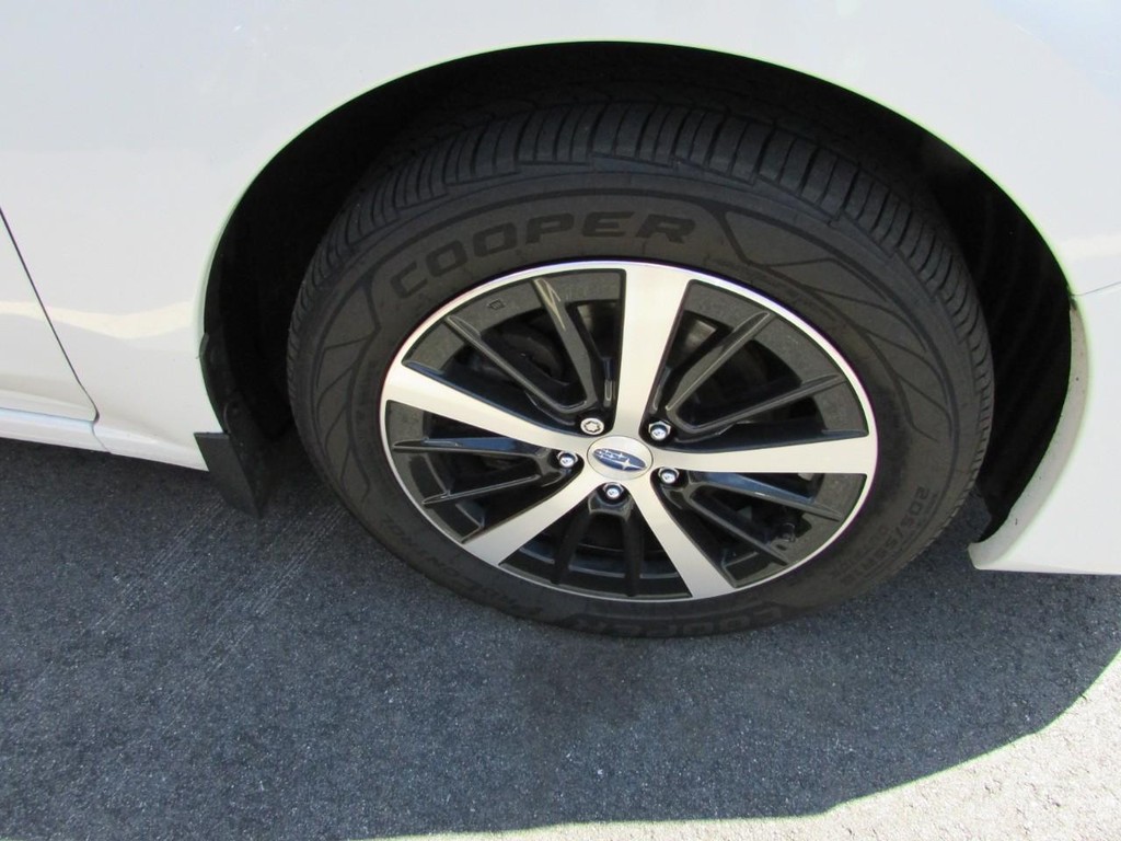 Subaru Impreza Vehicle Full-screen Gallery Image 07
