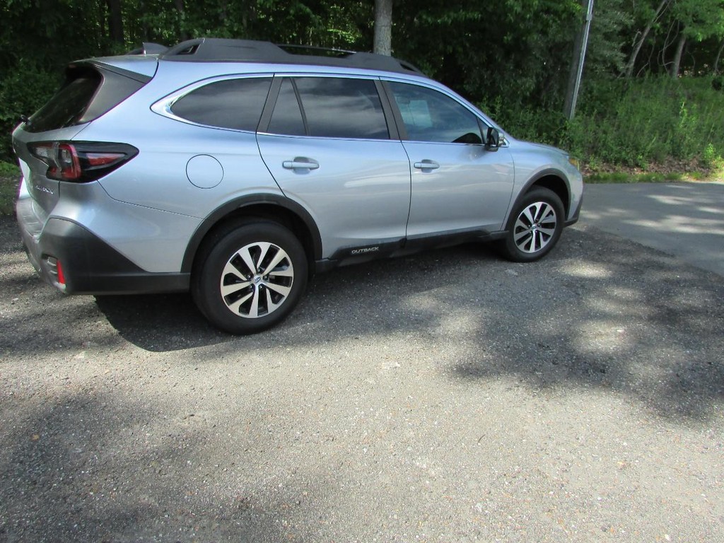 Subaru Outback Vehicle Full-screen Gallery Image 02