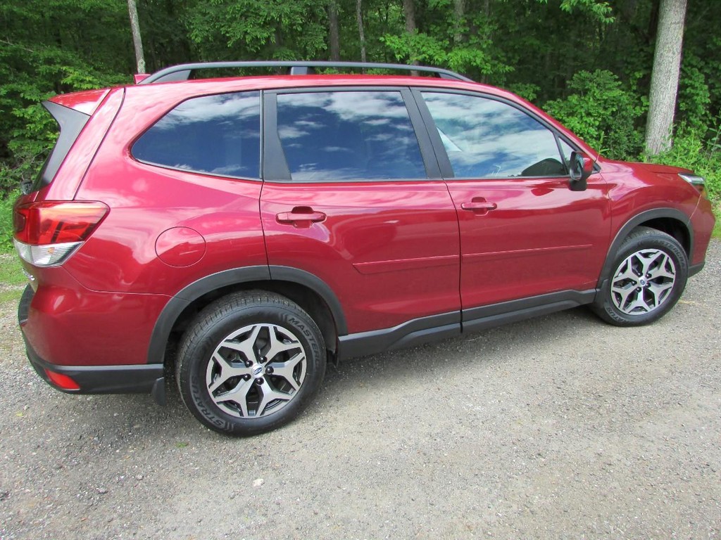 Subaru Forester Vehicle Full-screen Gallery Image 02