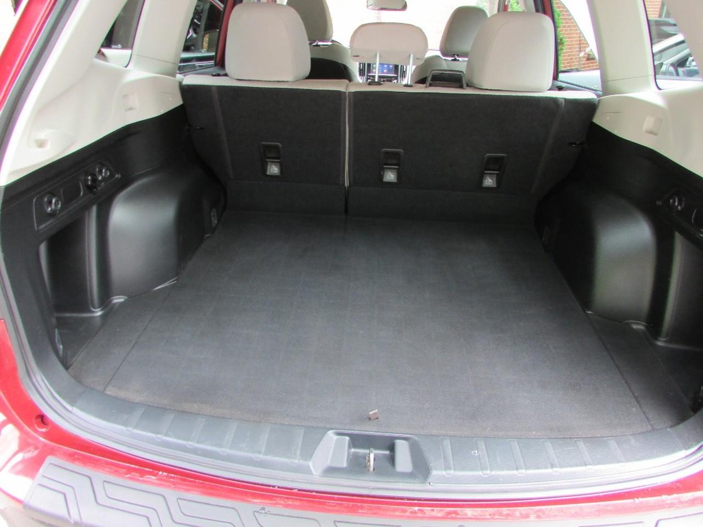 Subaru Forester Vehicle Full-screen Gallery Image 09