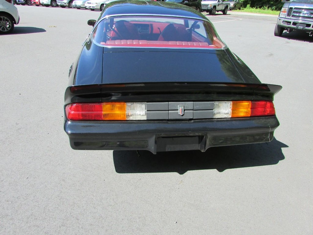 Chevrolet Camaro Vehicle Full-screen Gallery Image 04