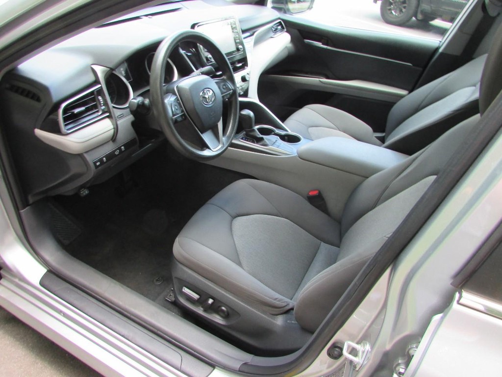 Toyota Camry Vehicle Full-screen Gallery Image 03