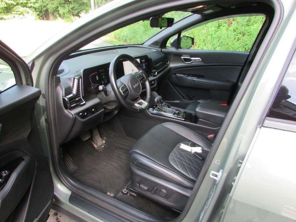 Kia Sportage Vehicle Full-screen Gallery Image 04