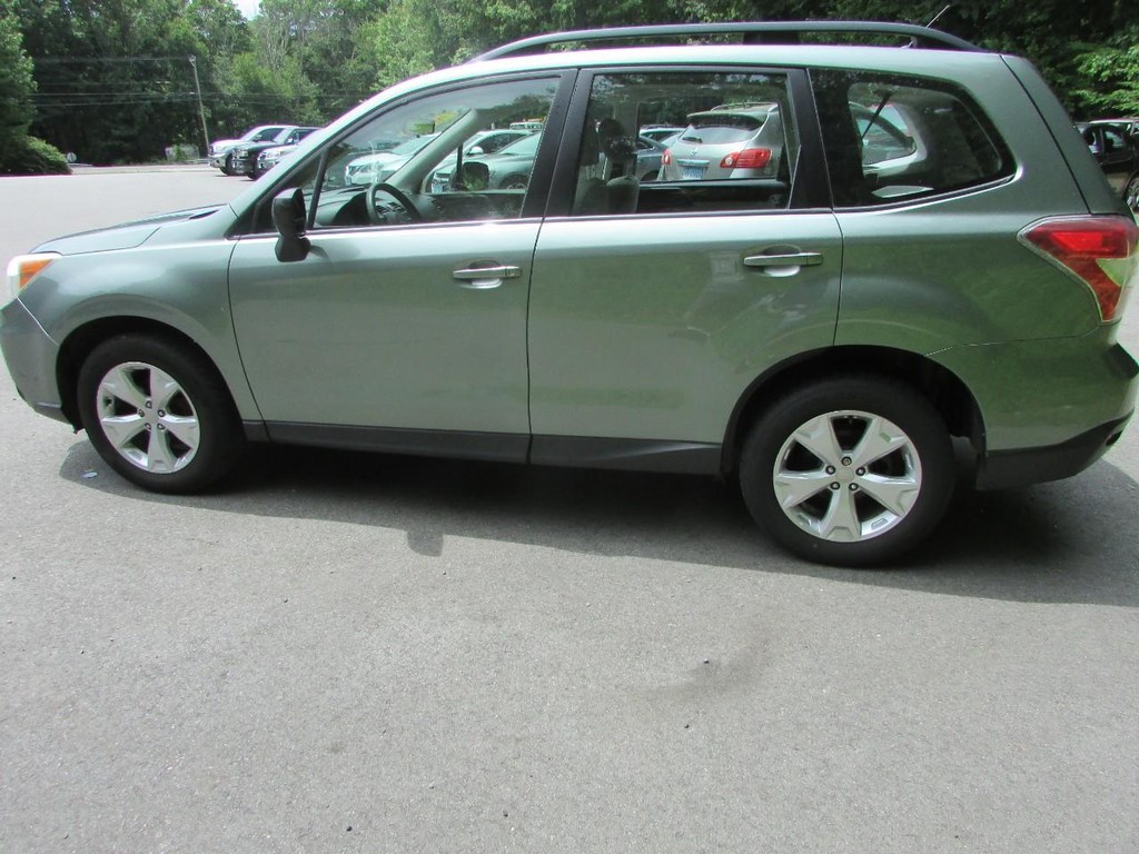 Subaru Forester Vehicle Full-screen Gallery Image 02
