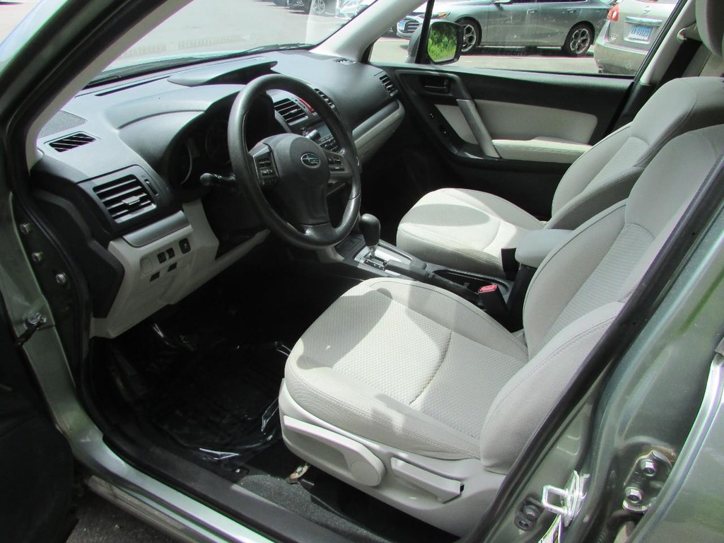 Subaru Forester Vehicle Full-screen Gallery Image 04
