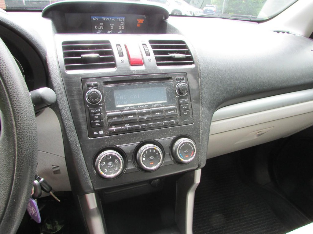 Subaru Forester Vehicle Full-screen Gallery Image 06