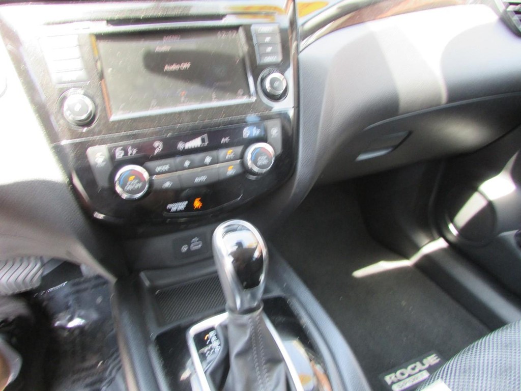 Nissan Rogue Sport Vehicle Full-screen Gallery Image 05