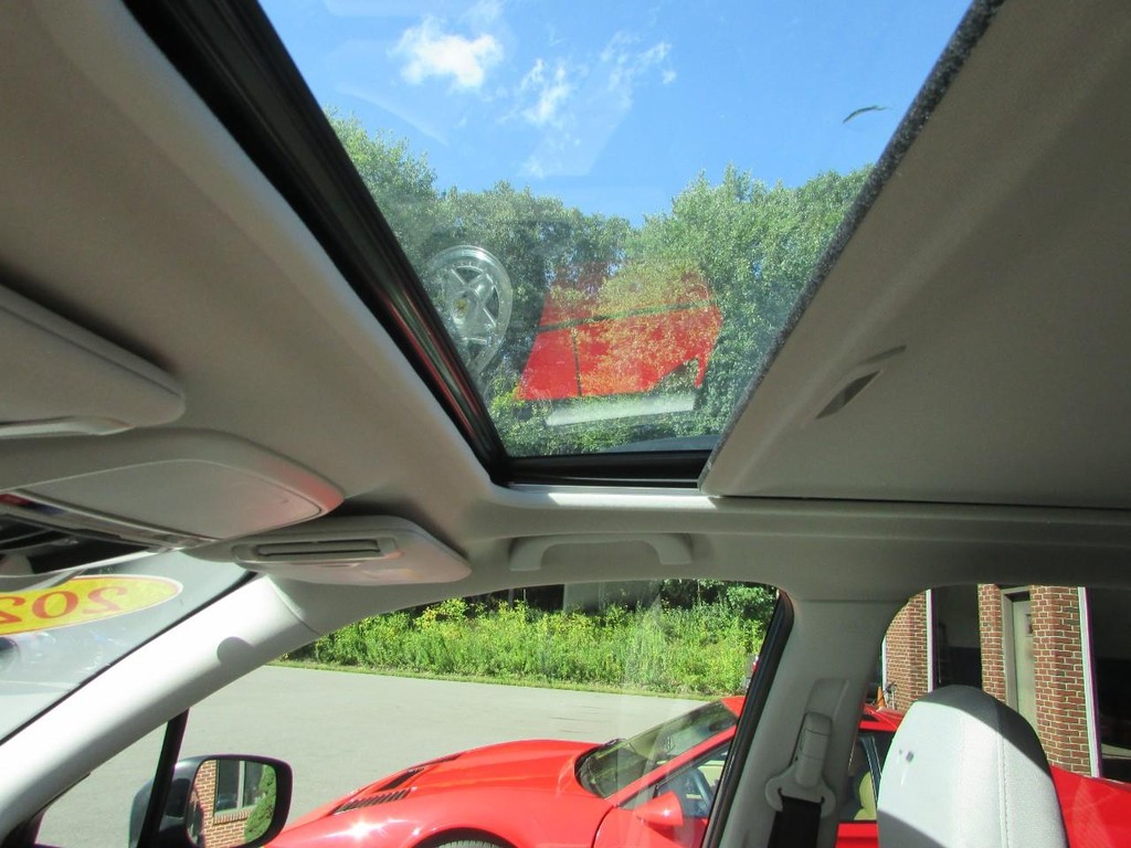 Subaru Forester Vehicle Full-screen Gallery Image 04