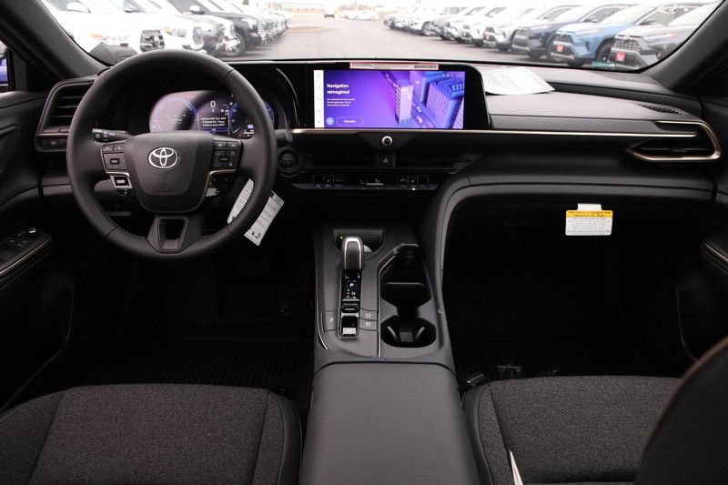 Toyota Crown Vehicle Image 21